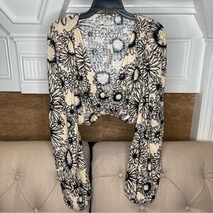 Bh: Urban Outfitters Cream Floral Faux Wrap Long Sleeve Boho Crop Top Size S